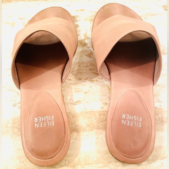 Eileen Fisher Edge Slide Sandal in Barley; Size 8; Includes Box and Dust Bag - Picture 7 of 15